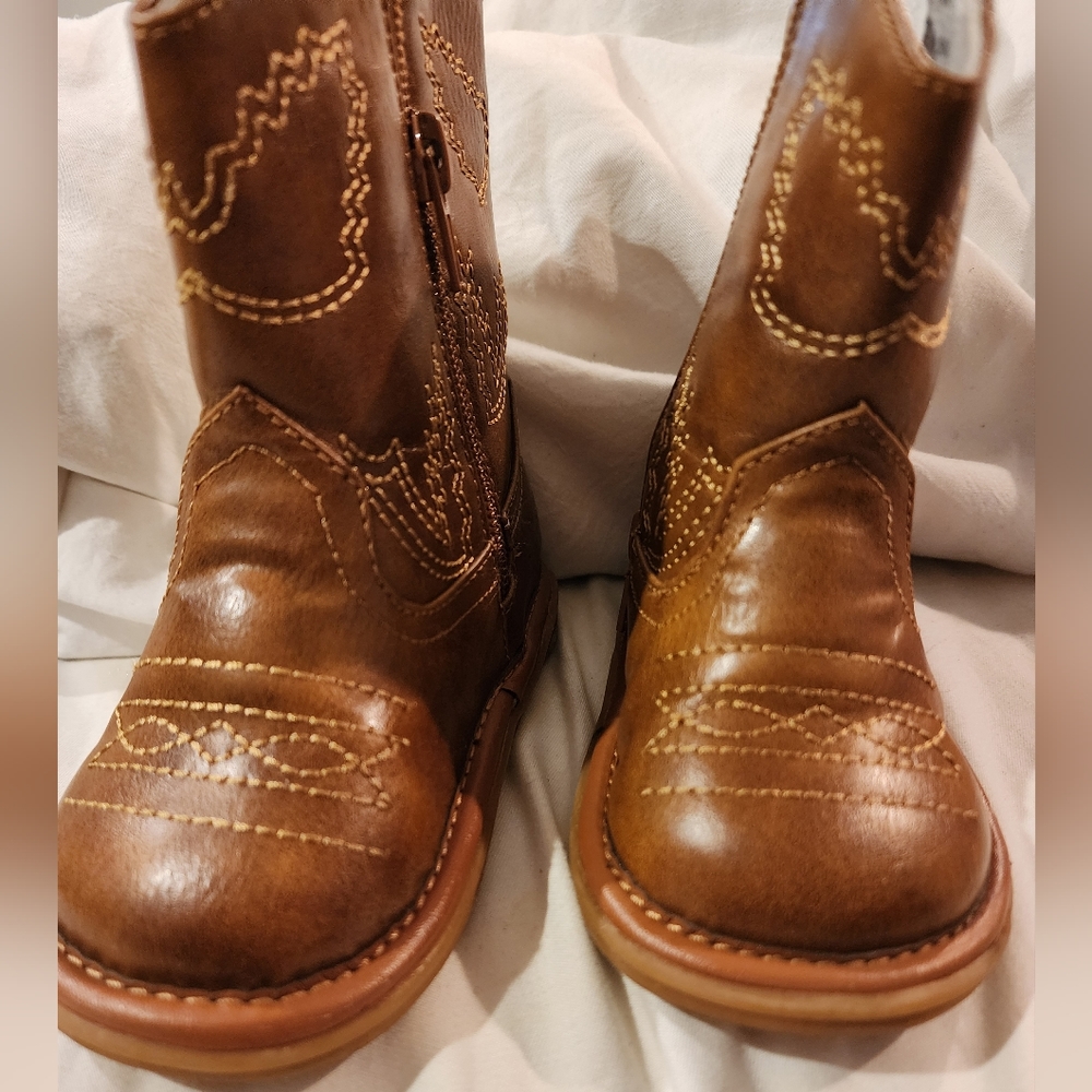 Size 6 wee squeak cowboy boots unisex!